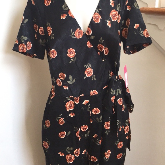 ❗️2 Left | Xhilaration Satin Floral Jumpsuit - Picture 4 of 8